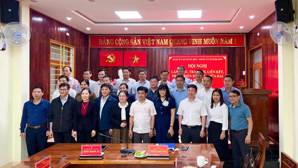 Làm việc với Thường trực Đảng ủy xã Măng Đen về trao đổi, liên kết phát triển du lịch