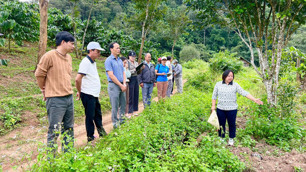 Xã Đăk Rve khảo sát thực tế việc thay đổi nếp nghĩ, cách làm gắn với định hướng phát triển du lịch tại thôn Kon Go